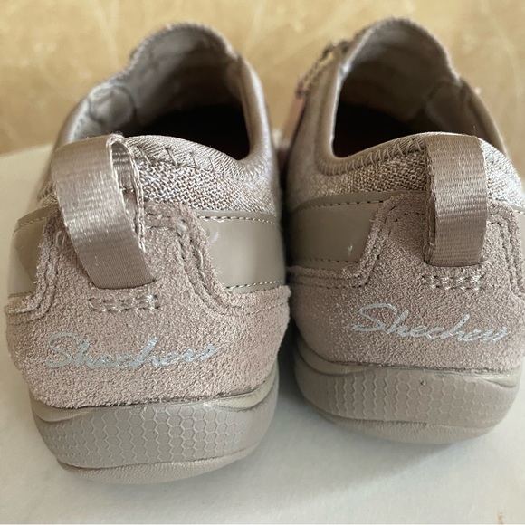 NWT - Women’s Skechers Relaxed Fit - Garden Joy - Picture 4 of 9